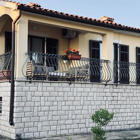 Apartman Ostrea *** Bale Exteriér fotografie